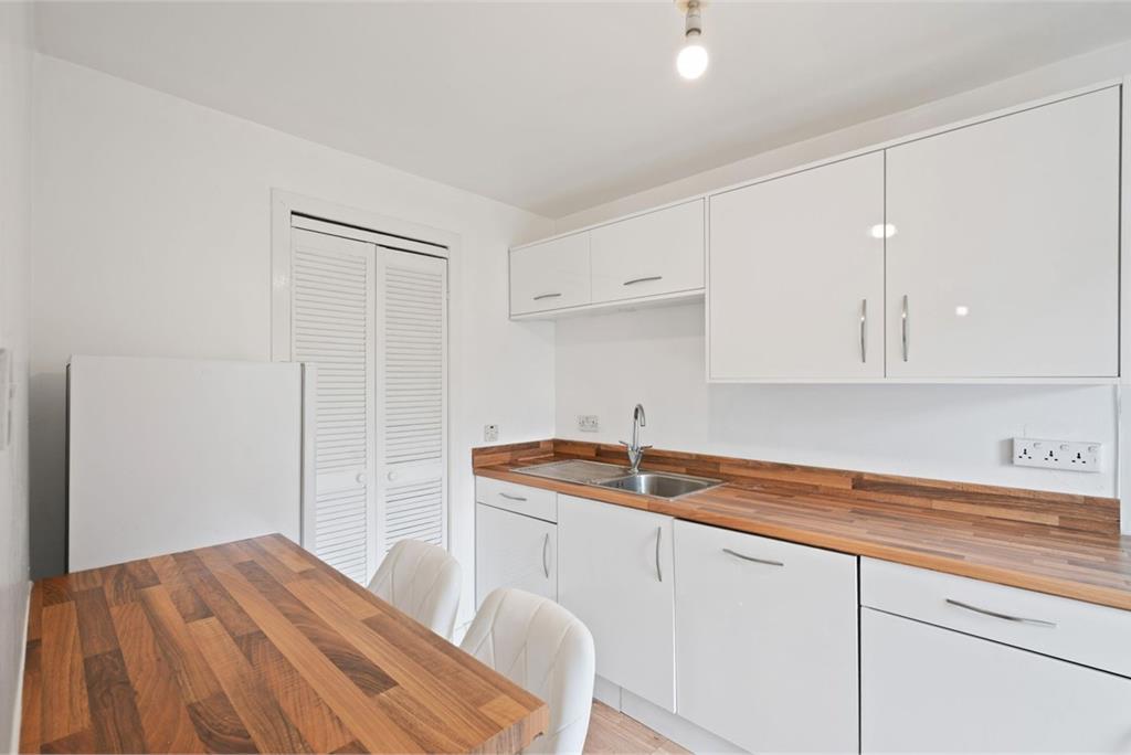 28/5 Springwell Place, Edinburgh, EH11 2HY - image 4