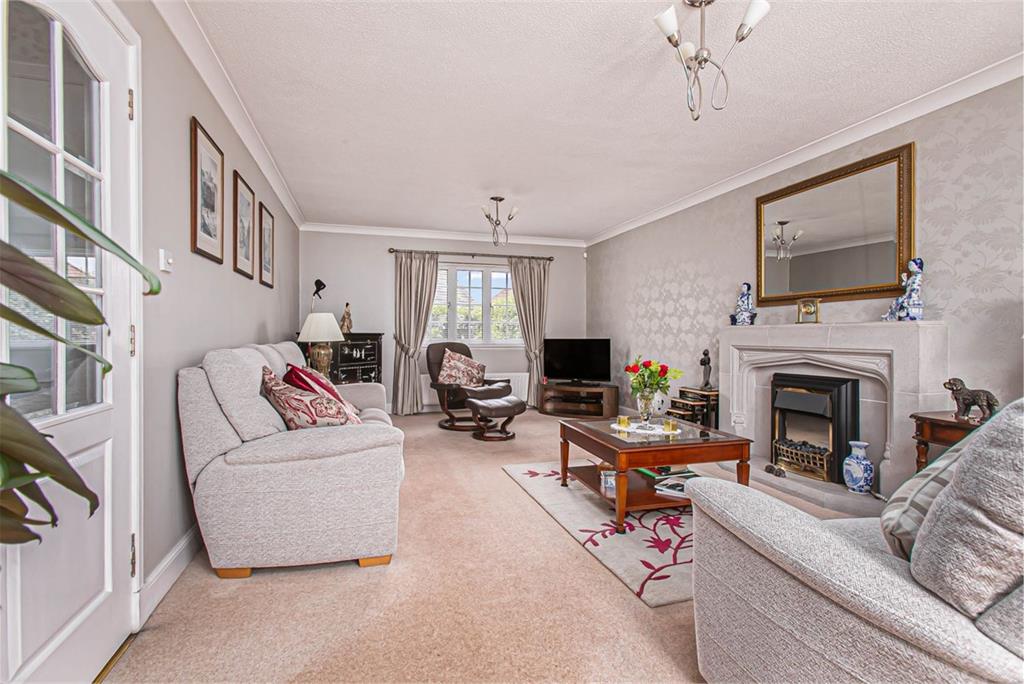 1 Blackwood Court, Dunfermline, KY11 8TF - image 2