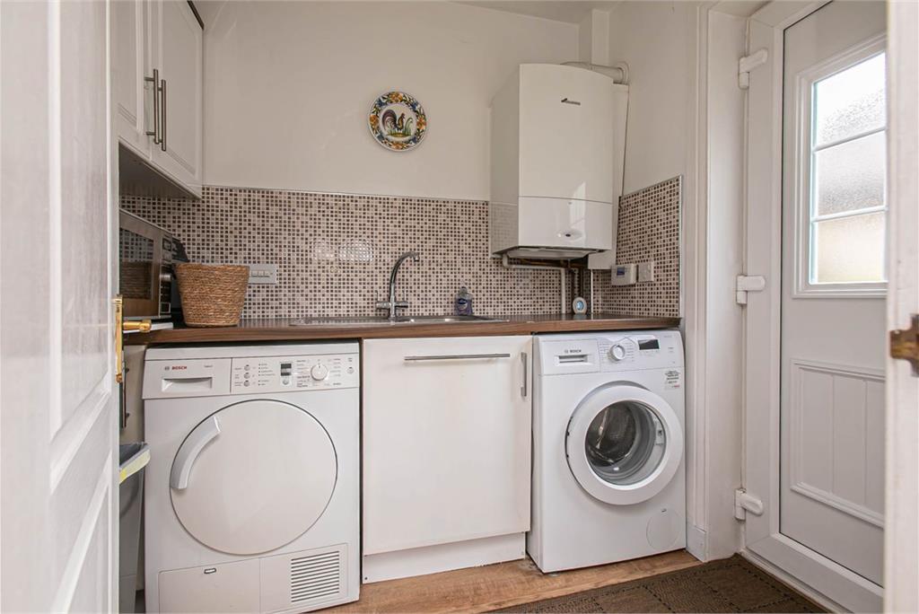 1 Blackwood Court, Dunfermline, KY11 8TF - image 9