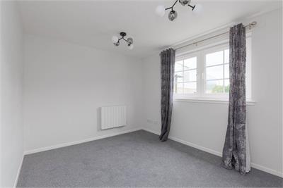 8/4 Grandfield, Trinity, Edinburgh, EH6 4TJ - image 2