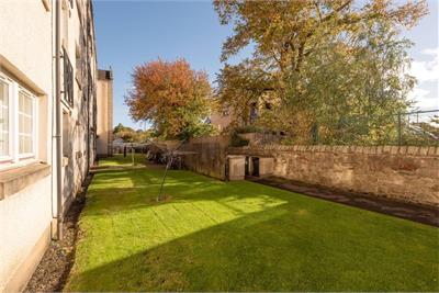 8/4 Grandfield, Trinity, Edinburgh, EH6 4TJ - image 12