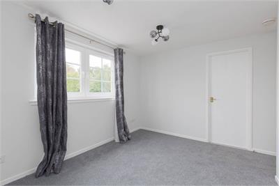8/4 Grandfield, Trinity, Edinburgh, EH6 4TJ - image 3