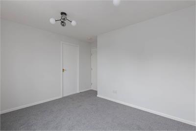 8/4 Grandfield, Trinity, Edinburgh, EH6 4TJ - image 4