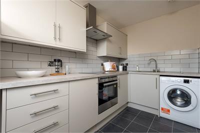 8/4 Grandfield, Trinity, Edinburgh, EH6 4TJ - image 4