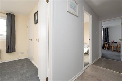 8/4 Grandfield, Trinity, Edinburgh, EH6 4TJ - image 5