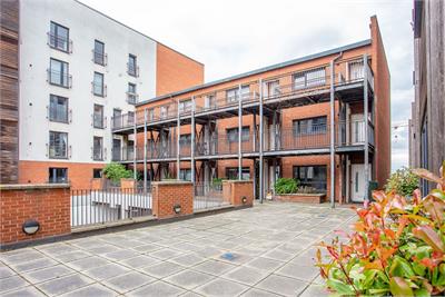 8/24 Salamander Court, Edinburgh, EH6 7JN - image 1