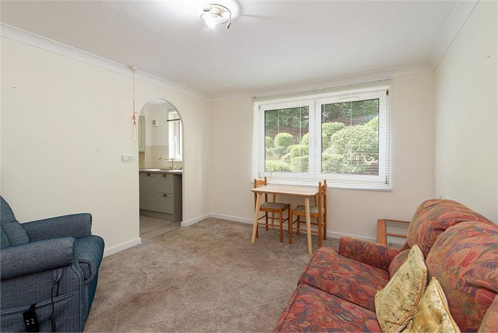 21 Dean Court, Kilmarnock, KA3 1FN - image 2