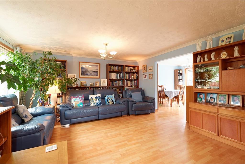 9 Gala Avenue, Renfrew, PA4 0UH - image 2