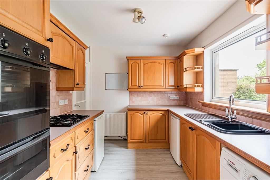 34 North Gyle Grove, Edinburgh, EH12 8JZ - image 2