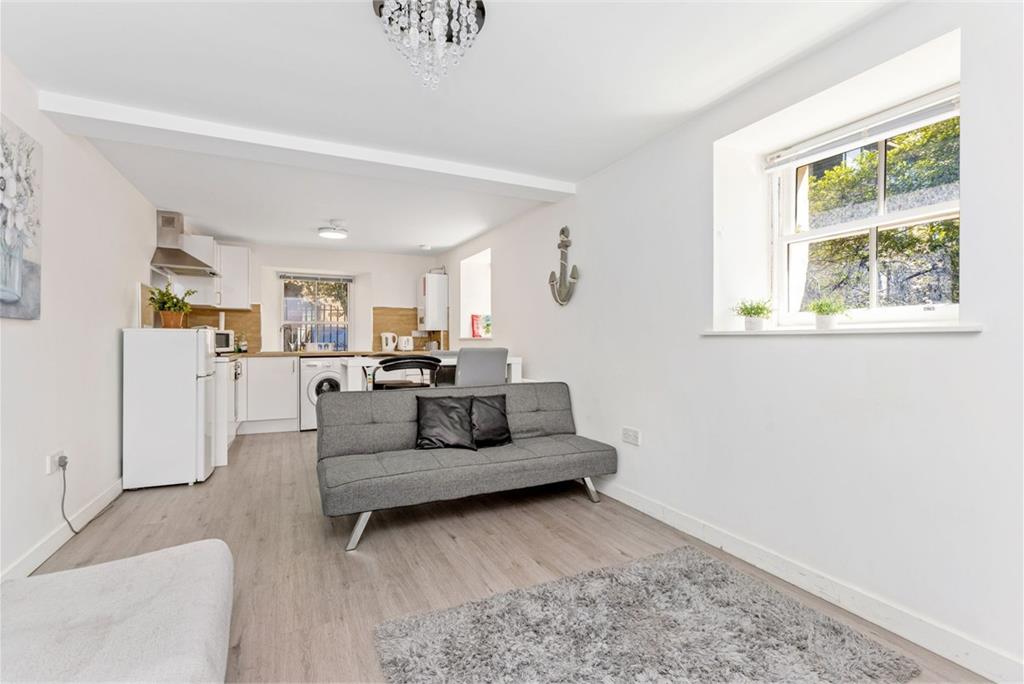 1 Coinyie House Close, Old Town, Edinburgh, EH1 1NL - image 2