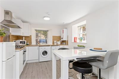 1 Coinyie House Close, Old Town, Edinburgh, EH1 1NL - image 2