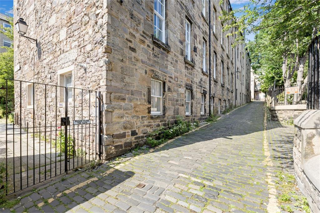 1 Coinyie House Close, Old Town, Edinburgh, EH1 1NL - image 12