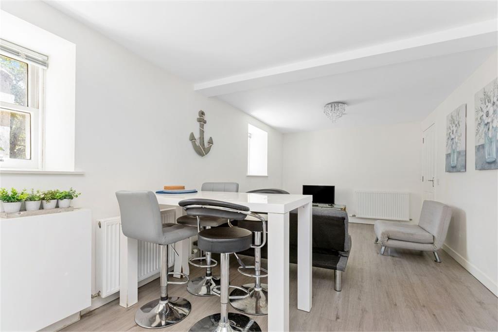 1 Coinyie House Close, Old Town, Edinburgh, EH1 1NL - image 3