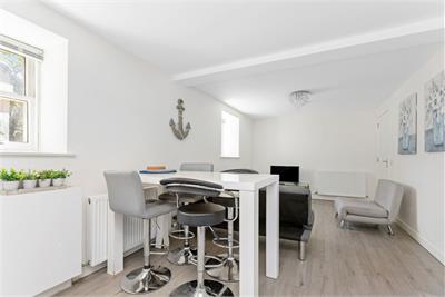 1 Coinyie House Close, Old Town, Edinburgh, EH1 1NL - image 3