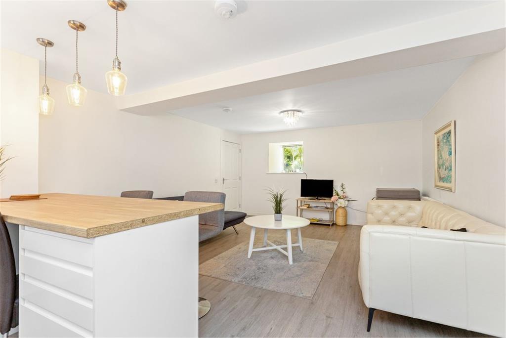 2 Coinyie House Close, Old Town, Edinburgh, EH1 1NL - image 4
