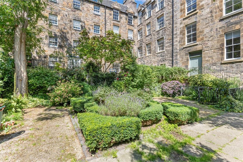 2 Coinyie House Close, Old Town, Edinburgh, EH1 1NL - image 10