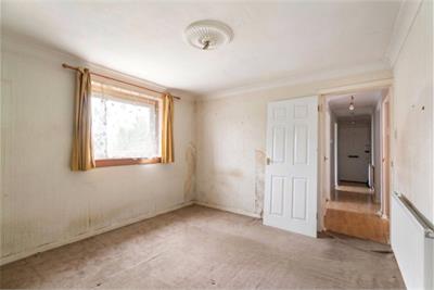 2/2 Oxgangs Street,
Edinburgh,
EH13 9JY - image 12