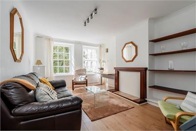242 1F1 Canongate, Edinburgh, EH8 8AB - image 2