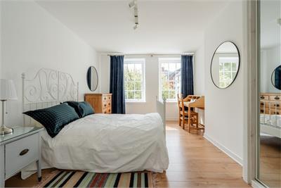 242 1F1 Canongate, Edinburgh, EH8 8AB - image 11
