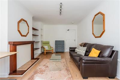 242 1F1 Canongate, Edinburgh, EH8 8AB - image 3