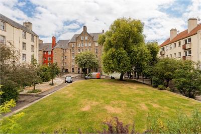 242 1F1 Canongate, Edinburgh, EH8 8AB - image 24