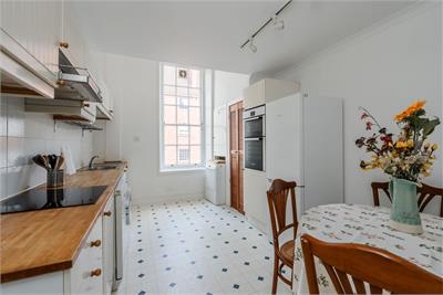 242 1F1 Canongate, Edinburgh, EH8 8AB - image 5