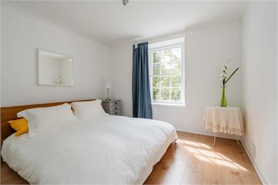 242 1F1 Canongate, Edinburgh, EH8 8AB - image 9