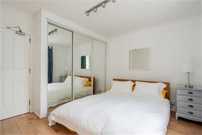 242 1F1 Canongate, Edinburgh, EH8 8AB - image 10