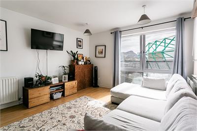 Flat 14, 12 Hawkhill Close, Edinburgh, EH7 6FH - image 3