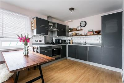 Flat 14, 12 Hawkhill Close, Edinburgh, EH7 6FH - image 5
