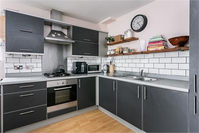 Flat 14, 12 Hawkhill Close, Edinburgh, EH7 6FH - image 6