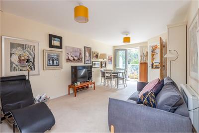 21/8 Balcarres Street, Edinburgh, EH10 5JD - image 2
