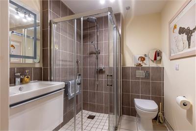 21/8 Balcarres Street, Edinburgh, EH10 5JD - image 13