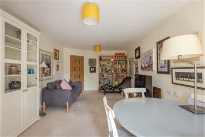 21/8 Balcarres Street, Edinburgh, EH10 5JD - image 3