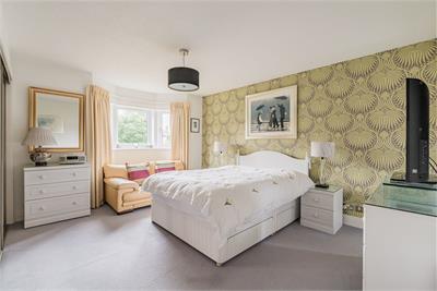 16/3 Cramond Road North, Edinburgh, EH4 6JE - image 3