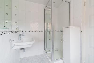 16/3 Cramond Road North, Edinburgh, EH4 6JE - image 4