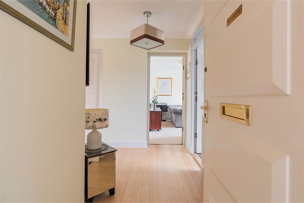 16/3 Cramond Road North, Edinburgh, EH4 6JE - image 9