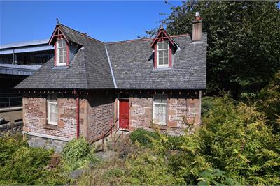 Caretaker’s Cottage, 1A Royal Terrace, Edinburgh, EH7 5AB - image 1