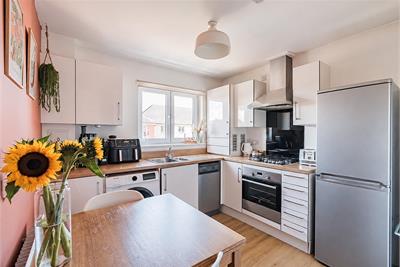 Flat 8, 34 Torwood Crescent, Edinburgh, EH12 9GJ - image 3