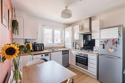 Flat 8, 34 Torwood Crescent, Edinburgh, EH12 9GJ - image 4