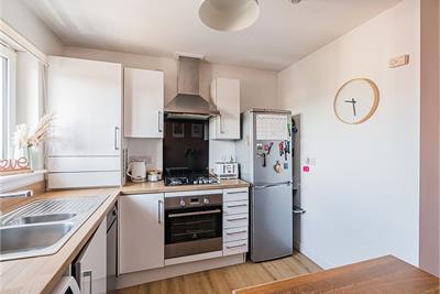 Flat 8, 34 Torwood Crescent, Edinburgh, EH12 9GJ - image 5