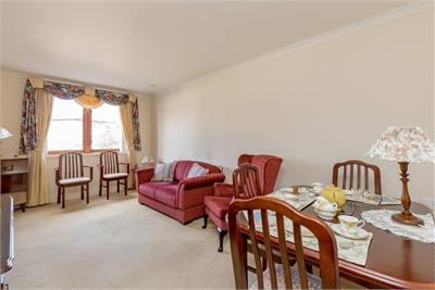 6/5 Roseburn Drive, Edinburgh, EH12 5NS - image 2