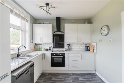 24 Colinshiel Street, Bathgate, EH48 2AS - image 3