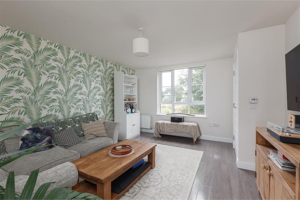 80 Howatston Court, Livingston, EH54 7FH - image 2