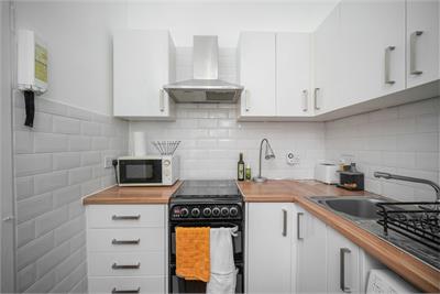 17/2 Lochrin Place, Edinburgh EH3 9QT - image 5