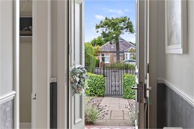 3 Craigs Crescent,
Corstorphine,
Edinburgh,
EH12 8HT - image 3