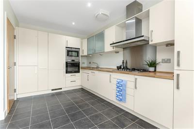 10 Fettes Rise, Fettes, Edinburgh, EH4 1QH - image 4