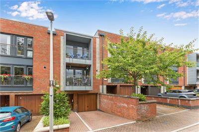 10 Fettes Rise, Fettes, Edinburgh, EH4 1QH - image 1