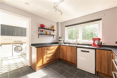 92 Candlemaker's Park, Edinburgh, EH17 8TN - image 5