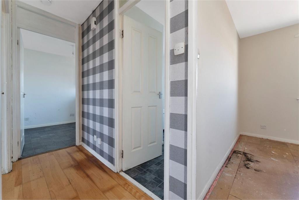4/4, Cleekim Road, Duddingston, Edinburgh, EH15 3HU - image 2